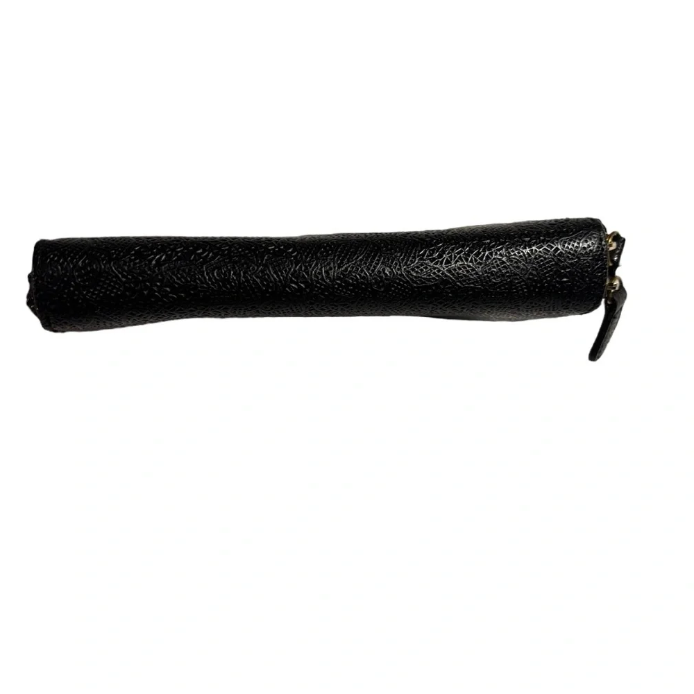 Tahari Black Floral Embossed Leather Double Zipper‎ Wallet 8x4”